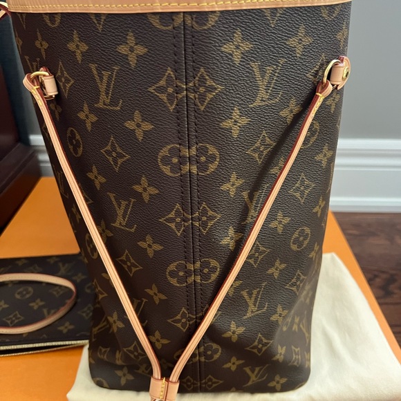 SOLD Authentic Louis Vuitton Neverfull GM with Pouch - Picture 3 of 10